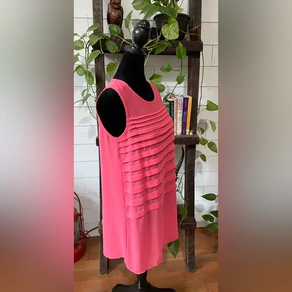 Ya Los Angeles: Silk Ruffled Tier Sleeveless Blouse - Picture 12 of 17